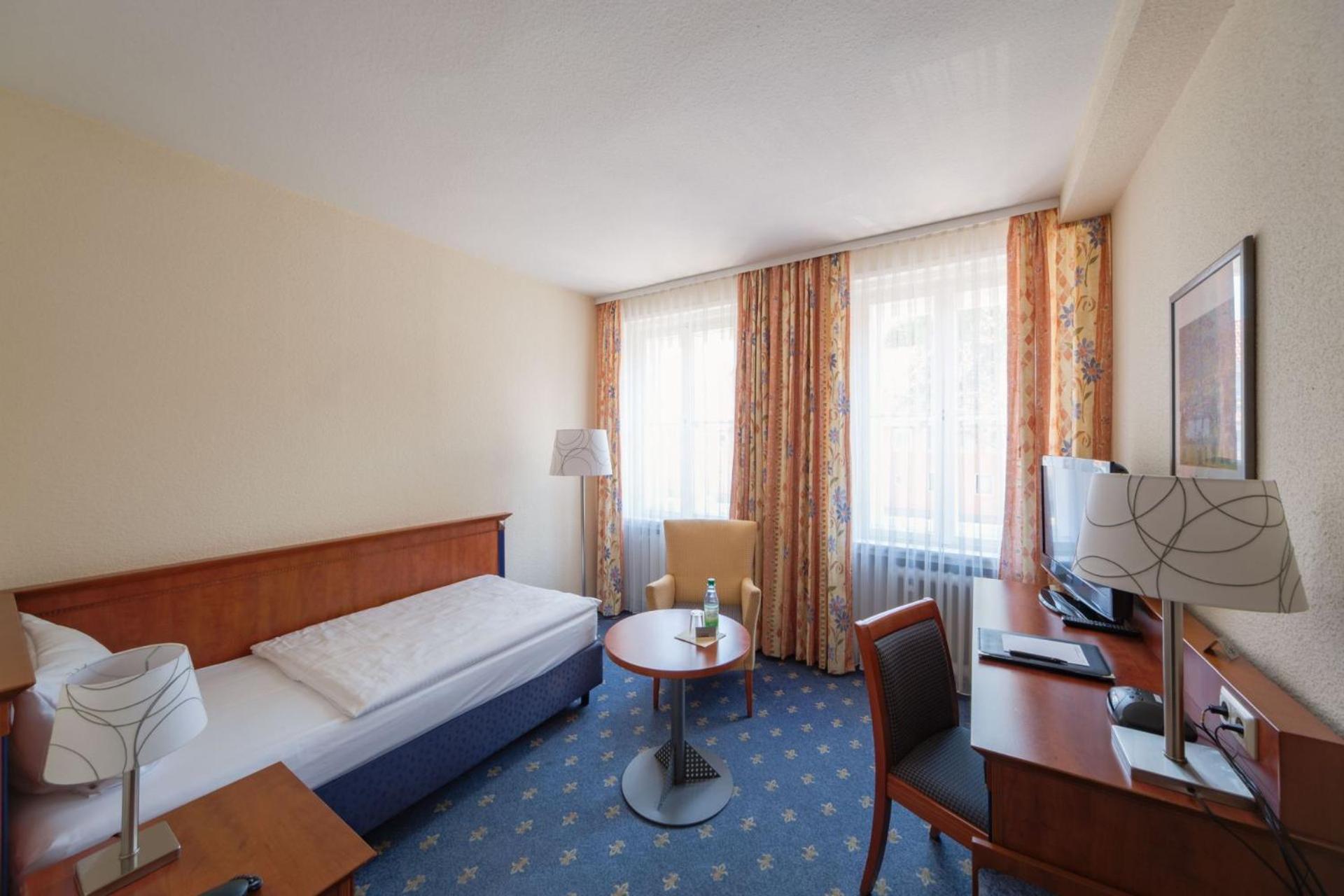 Hotel Am See Salzgitter Oda fotoğraf