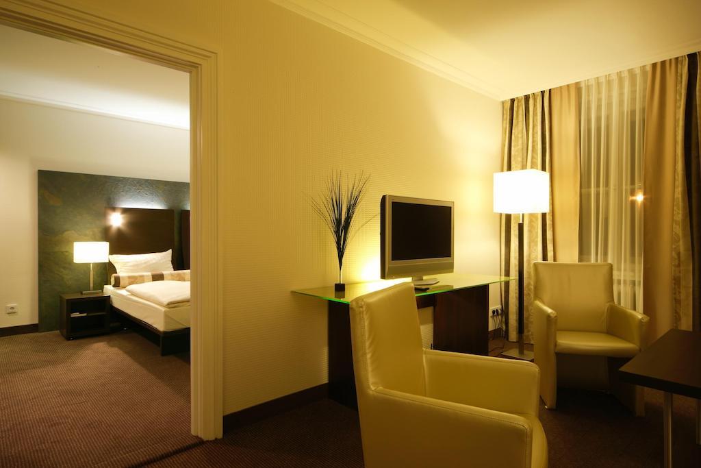 Hotel Am See Salzgitter Oda fotoğraf
